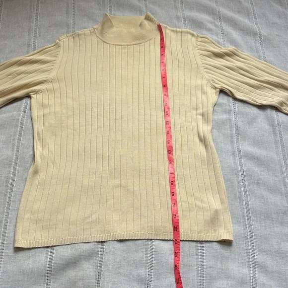 Liz Claiborne Silk Ivory Ribbed Turtleneck Sweater - Picture 13 of 13